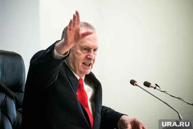 ЛДПР назвала процедуру выборов губернатора ХМАО недемократичной, сославшись на позицию Владимира Жириновского. Правда, при его жизни партия выдвигала на эти же выборы трех кандидатов