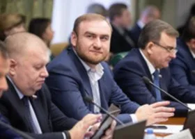 Сенаторы хотят отобрать мандат у Арашукова, который 3,5 месяца сидит в СИЗО