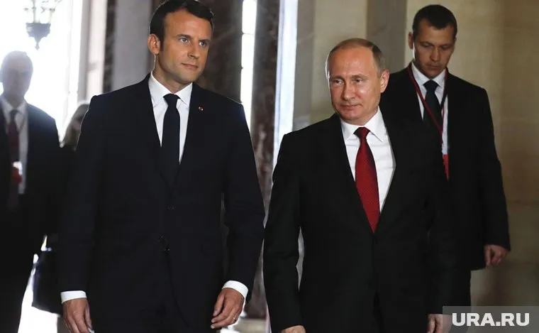 Владимир Путин и Эммануэль Макрон в третий раз за семь дней провели телефонный разговор