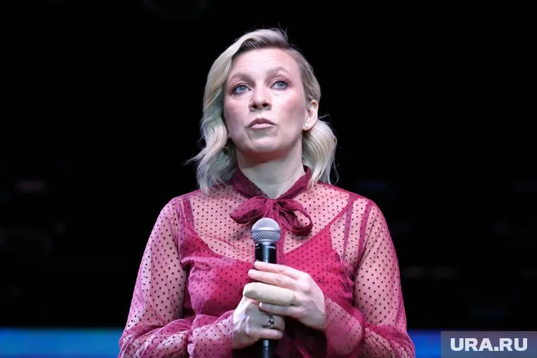 Праздник 9 Мая должен отмечаться по всему мира, отметила Захарова