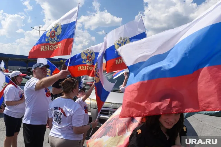 Жители Луганска слушали обращение президента РФ Владимира Путина