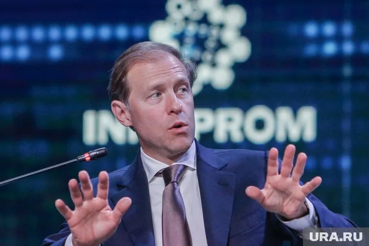 На ОПК устроилось свыше 500 тысяч людей в 2023 году, заявил Денис Мантуров