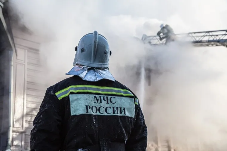 Пожар памятника архитектуры по ул. Семакова 8. Тюмень, пожар, пожарные, мчс