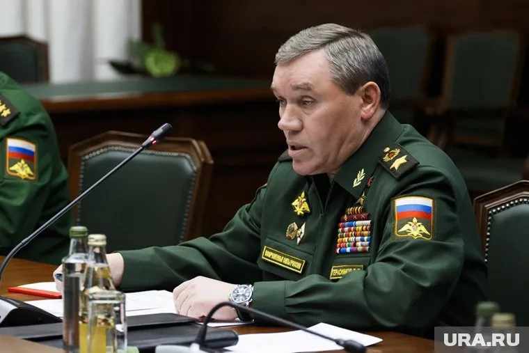 Герасимов доложил Путину о ситуации в Сумской области