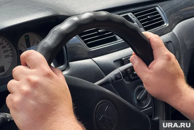 Тишаков заявил, что водителям следует заранее подготовиться к замене прав в апреле