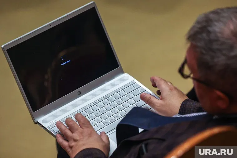 Пенсионеры по старости продолжают трудиться на пенсии в течение 2,3 лет