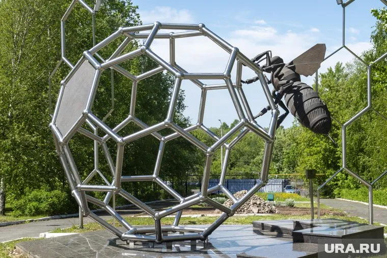 Скульптура располагается у старого Автовокзала 