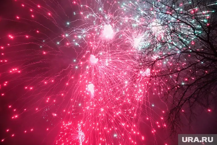 Залпы запустят с акватории городского пруда