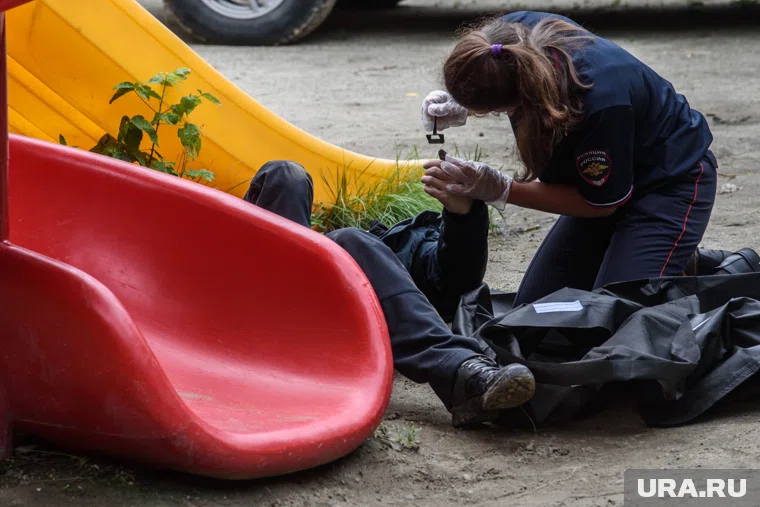 Полиция ищет личность женщины по останкам у детского сада в Петербурге