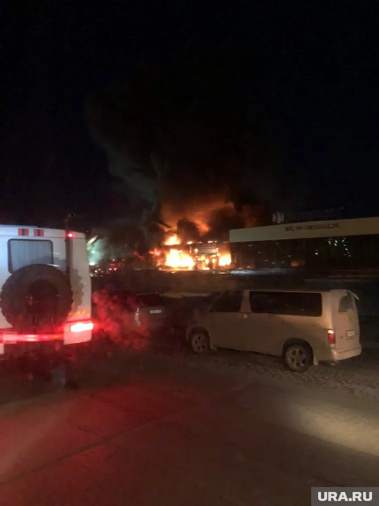 По сообщениям местных жителей, горят ТРЦ «Таурус» и «Семья»