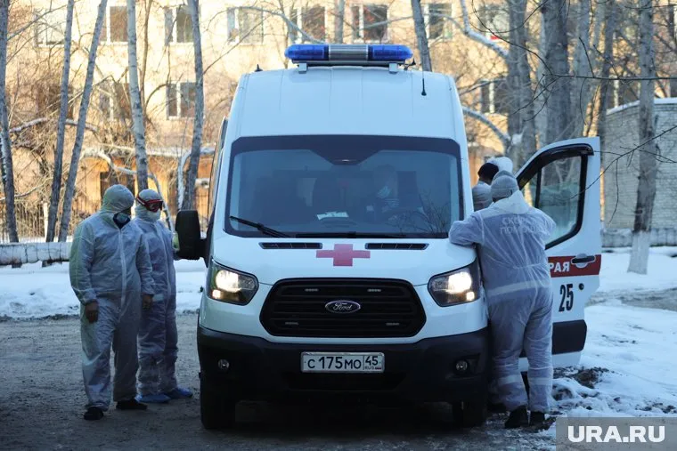 Курганцы поблагодарили медиков за спасение от коронавируса песней