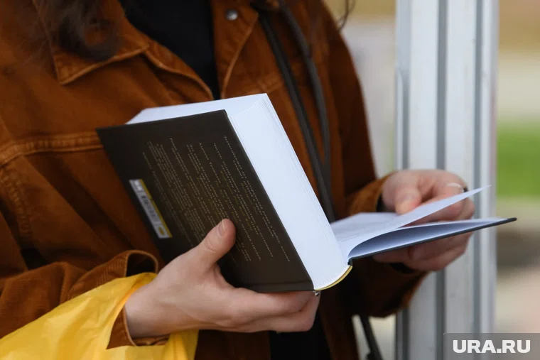 Книгу экс-депутата Бориса Вишневского* признали экстремистской по иску прокуратуры Санкт-Петербурга