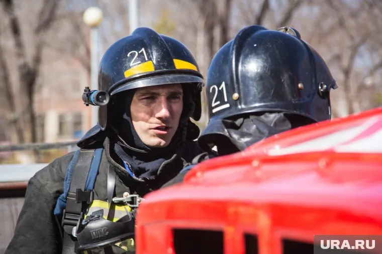 Спасатели вывели из здания 140 человек