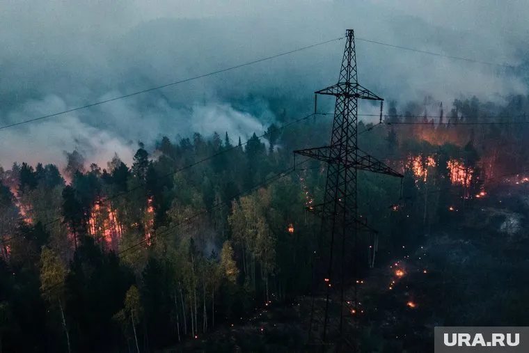 При лесных пожарах ЛЭП обесточиваются