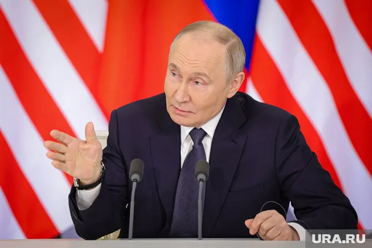 России нужно добиваться лидерства по стратегическим направлениям, заявил Путин