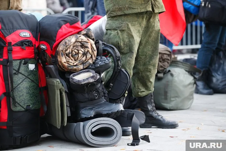 Нижневартовцы отправились на контрольную явку в призывной пункт ДК «Октябрь»