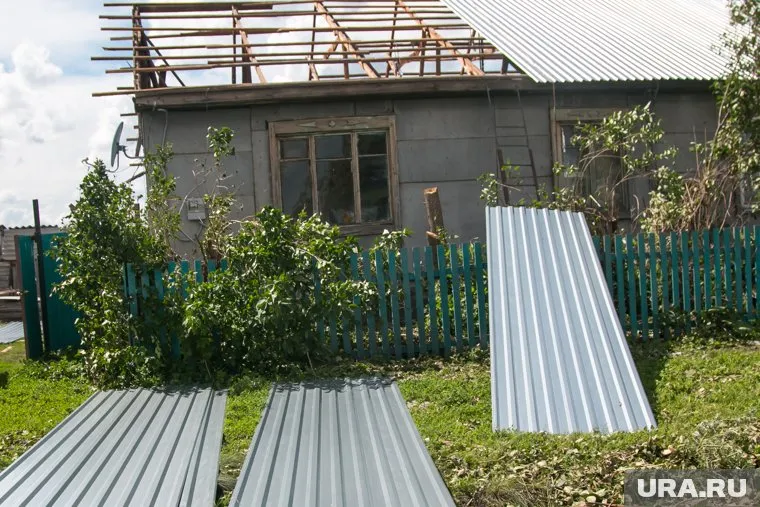 В селе Половинное смерч разрушил дом и надворные постройки (фото из архива)