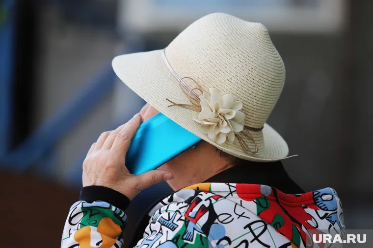 Курганская пенсионерка чуть не лишилась крупой суммы денег после звонка мошенников