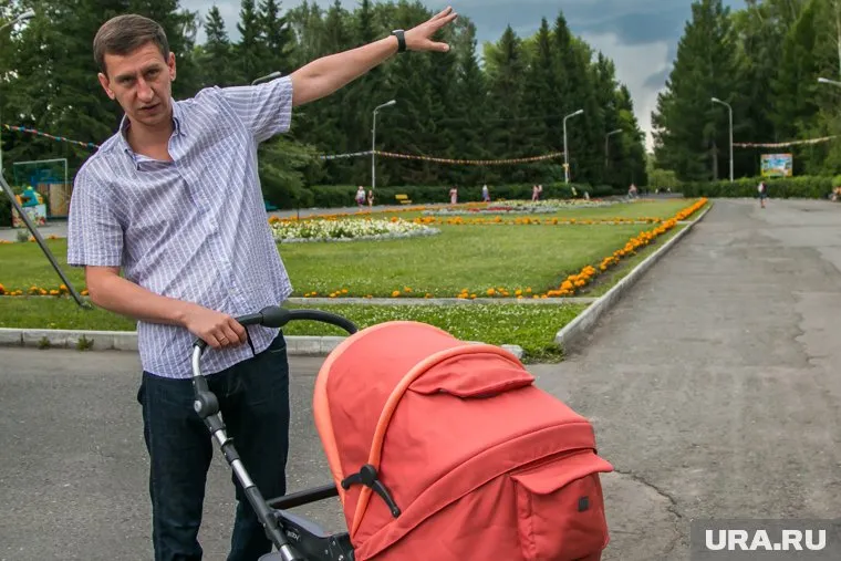 Сергей Горбачев, говоря о Кургане, неосознанно повторяет жест памятника основателя города Тимофея Невежина