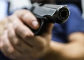 Замдиректора брянской школы отправили под арест из-за стрельбы
