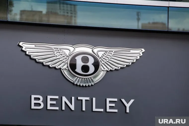 Водитель Bentley объезжал пробку по встречке