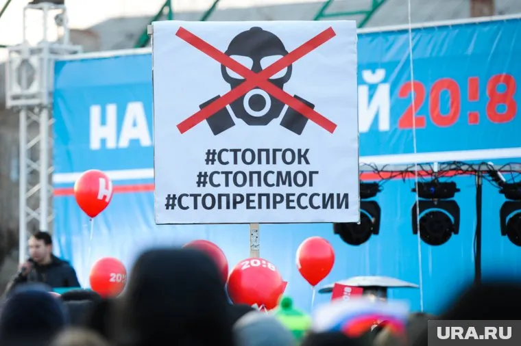 Сначала движение раскололось из-за участия в кампании блогера Навального, затем — из-за звонка президента, теперь — испытание славой