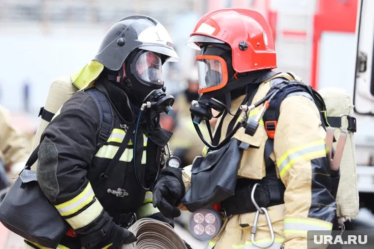 На тушение пожара прибыли 15 спасателей