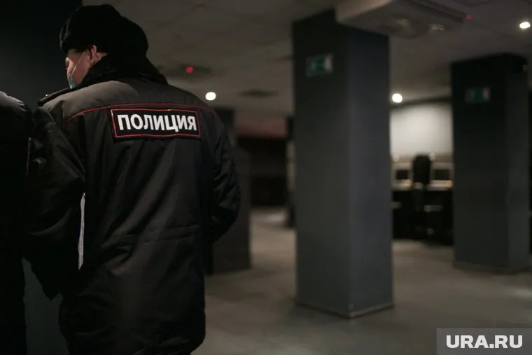 В выходные соседи хотели вызвать полицию, услышав ссору соседей