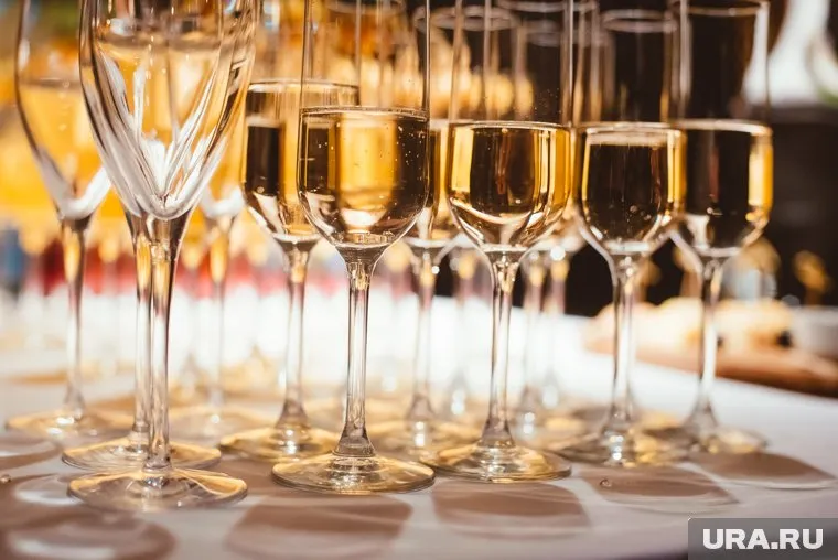 Русские туристы распивали шампанское на вершине Монблана