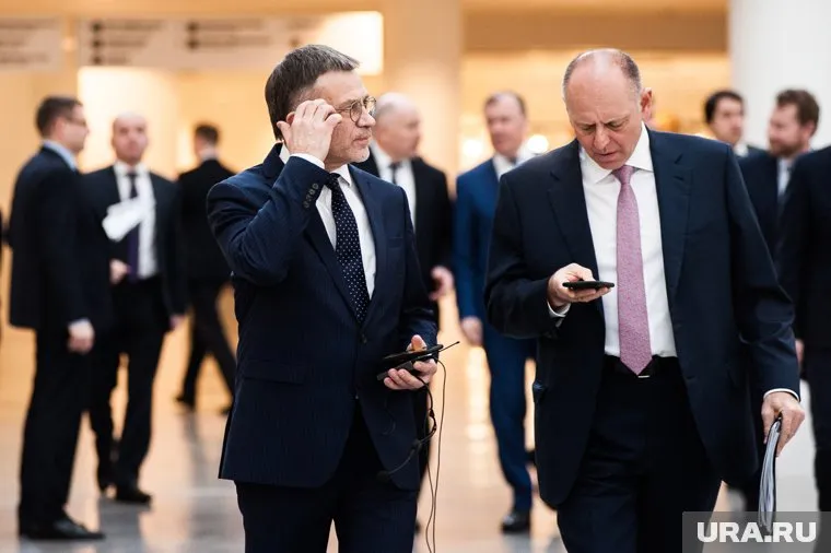 Дмитрий Пумпянский (справа) собирал деньги с коллег через WhatsApp