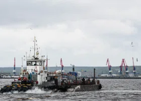 Пассажиры застрявшего у Сочи парома сообщают об усталости и проблемах с пересадками