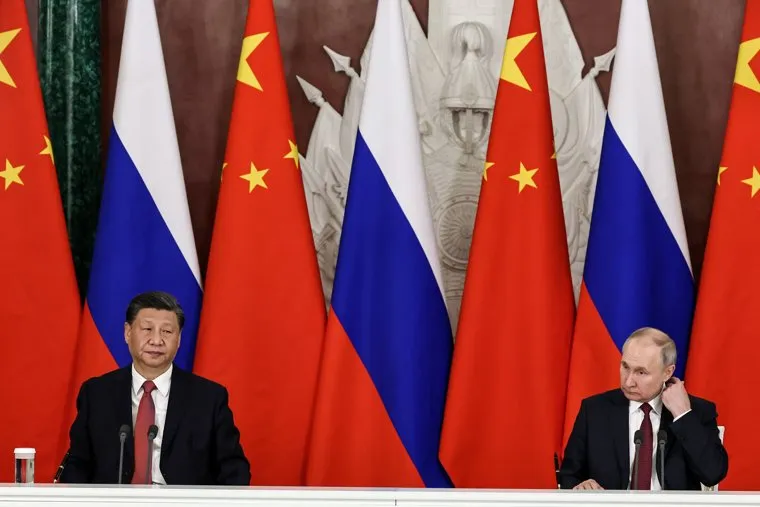 Президент России Владимир Путин и председатель КНР Си Цзинь Пин на встрече во время совместного заявления в Кремле. Москва