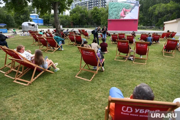 Кинотеатр в парке будет работать до конца лета