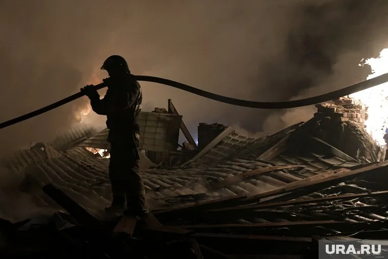 После удара ВСУ по жилому сектору в Токмаке начался пожар, сообщал Евгений Балицкий