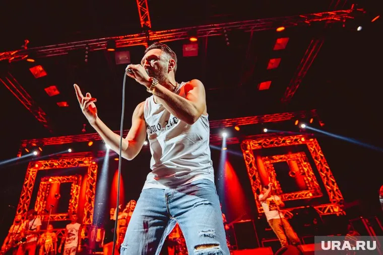 Сергей Шнуров ответил на критику в стихах