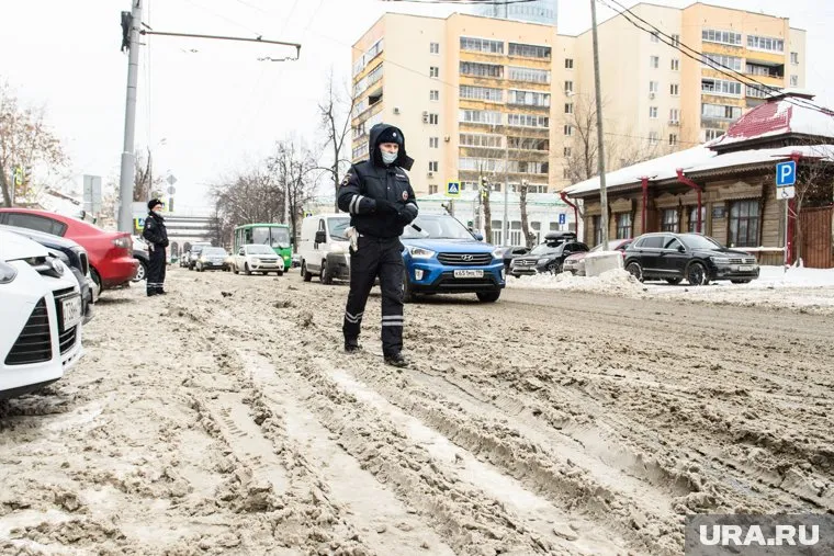 В ГИБДД могут отменить штраф, если водитель из-за снега не увидел разметку
