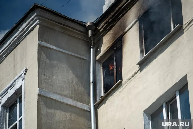 В центре Кургана загорелась квартира