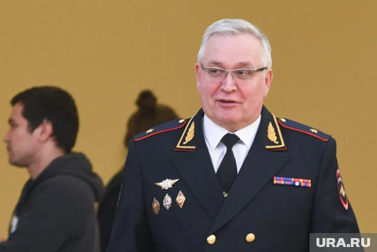 Александр Мешков поздравит сотрудников в официальной обстановке