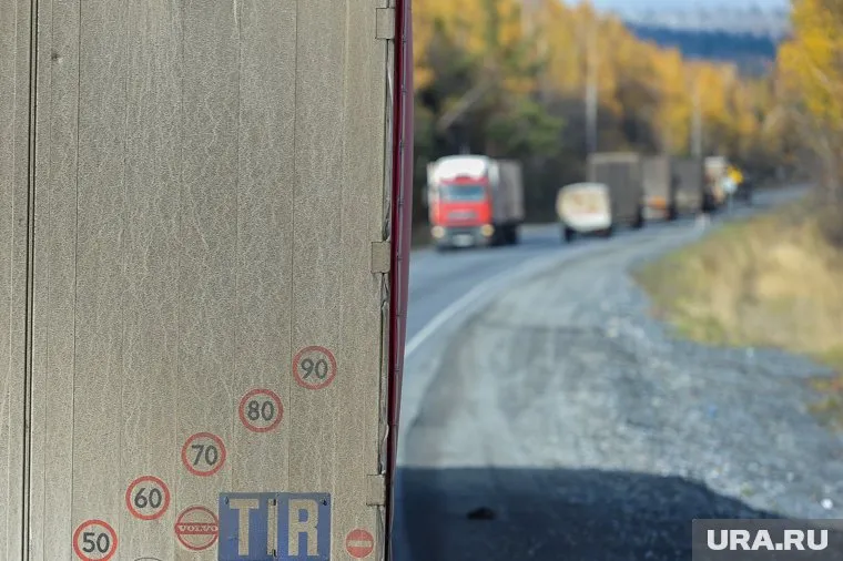 На трассе М5 столкнулись три большегруза (архивное фото)