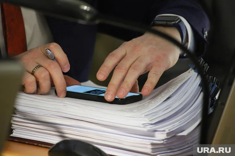 В Шадринске в конфликте депутата и правозащитника пострадал телефон