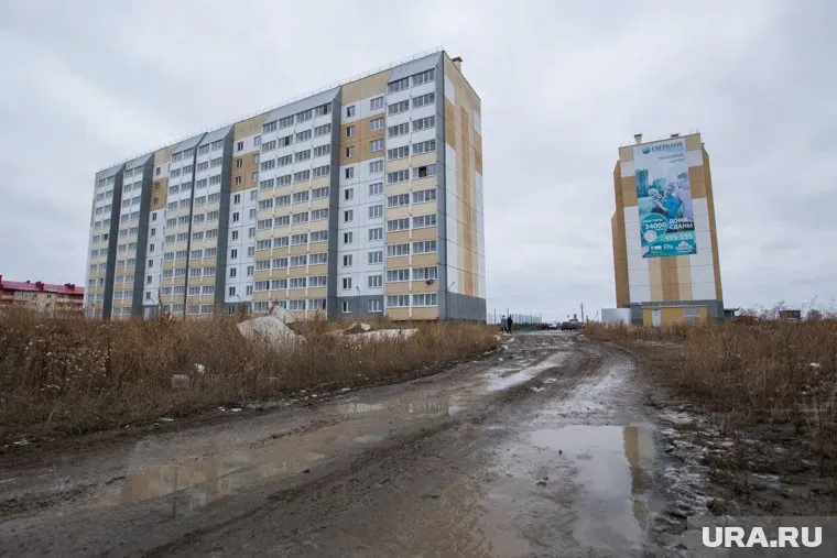 Добраться до 16-го микрорайона Кургана пока можно только по грунтовой дороге