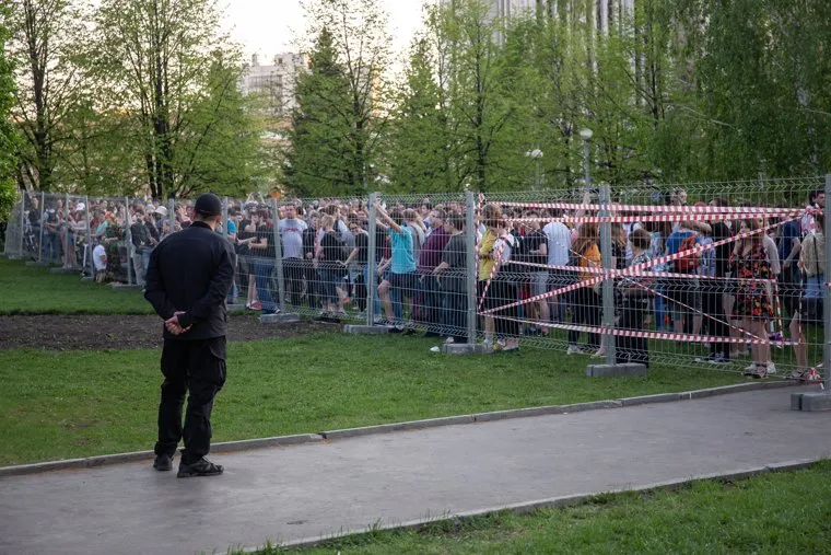 Протест против строительства храма святой Екатерины в сквере около драмтеатра. Екатеринбург