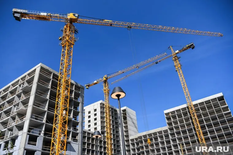 Средний возраст покупателя апартаментов в 2023 году — 43 года, 97% получили высшее образование