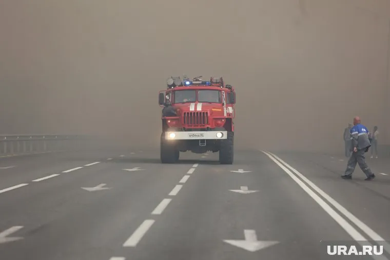 На подмогу коллегам выехали пожарные из Екатеринбурга