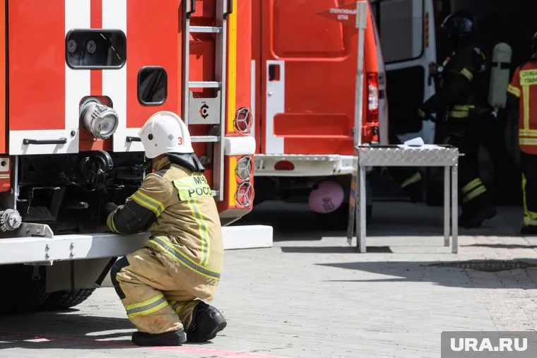 Пожарные работают на объекте (архивное фото)