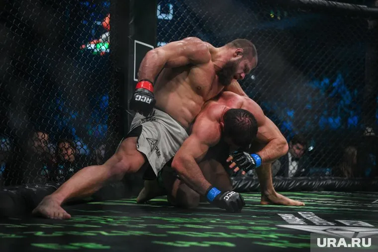 Иван Штырков до победного бил соперника в третьем раунде