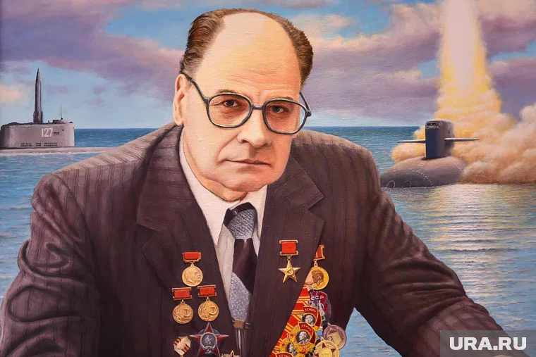 Этот портрет Николая Семихатова хранится в музее его родного НПО автоматики 