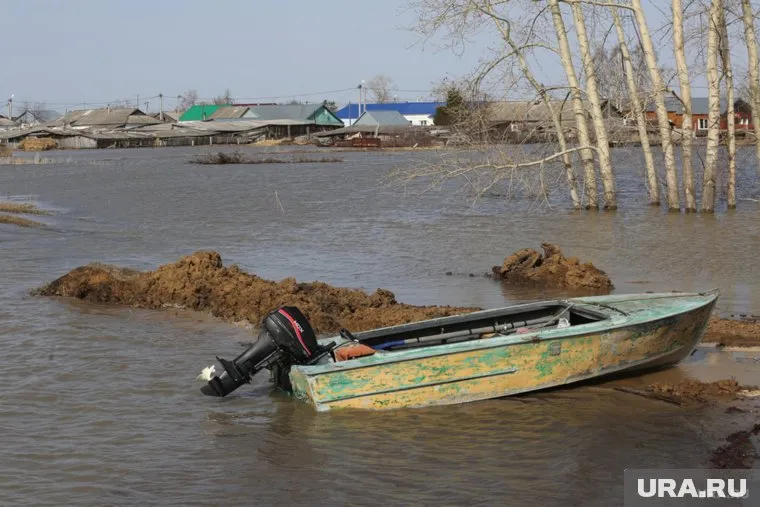 Нижняя часть села ушла под воду (архивное фото)