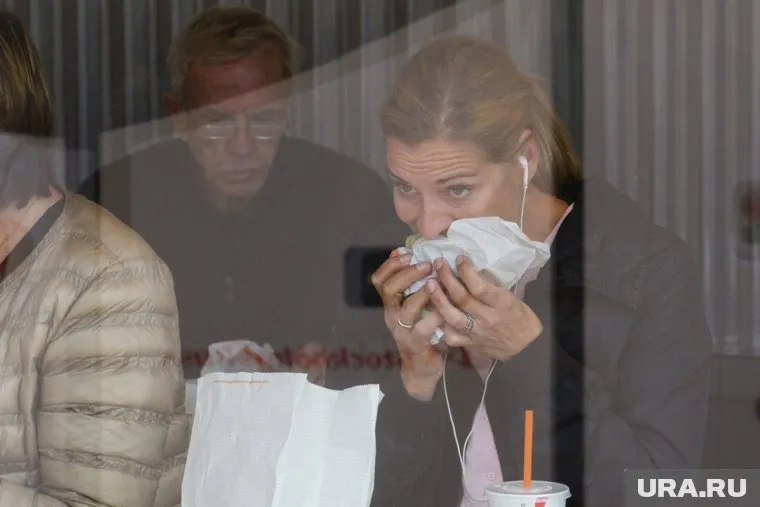 Дискомфорт при глотании — это тревожные симптомы, которые могут указывать на различные проблемы, в том числе и рак