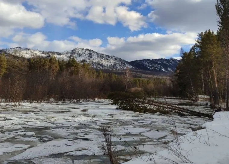 Ледоход уничтожил конструкции по берегам Юрюзани